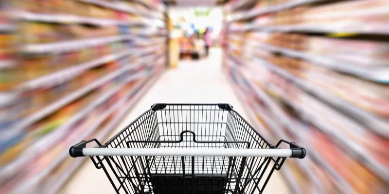Einkaufswagen im Supermarkt